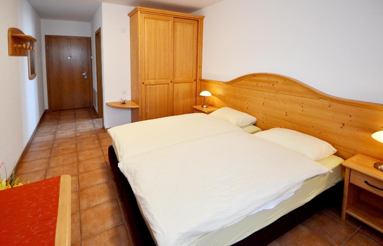 Hotel-Aparthotel Сан Бернардино Стая снимка